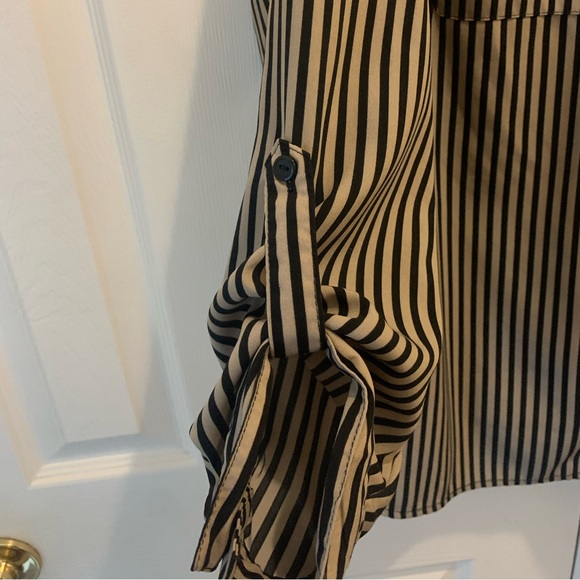 Ladies button down top - Picture 4 of 9